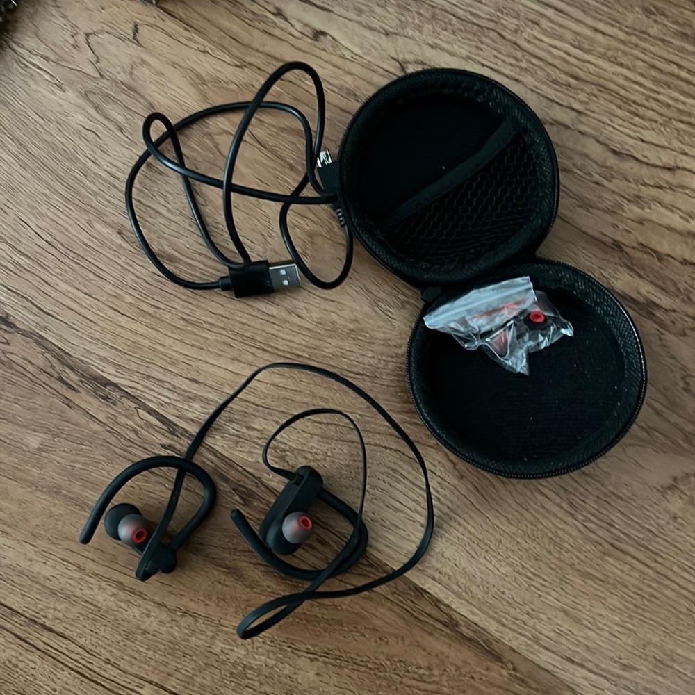 Comes with case and charger!